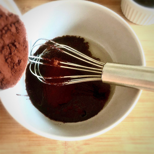 Porridge Topping - Mandelpops - Schokolade anrühren