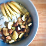 Vanille-Mandel-Porridge mit karamellisierten Zimtbananen