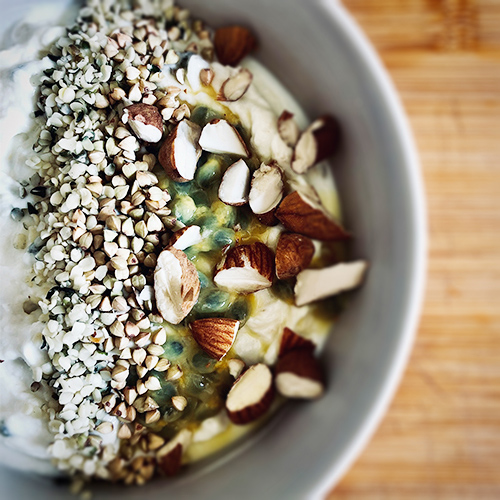 Exotische Frühstücksbowl