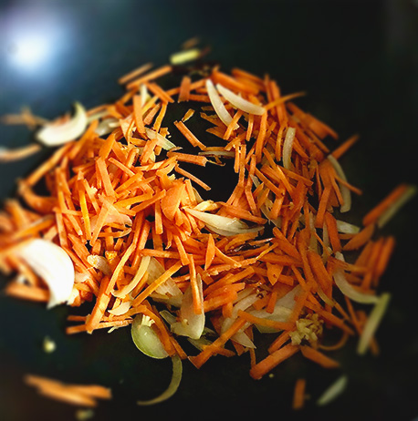 Kichererbsen Curry anbraten