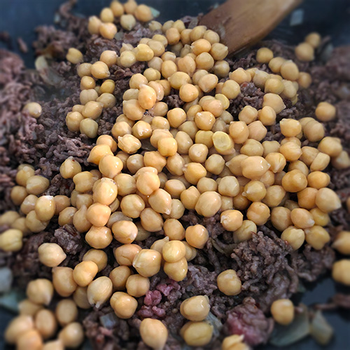 Oriental Bowl Kichererbsen dazu geben