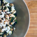 Zucchini-Bohnensalat mit Zitronen-Sesam-Dressing