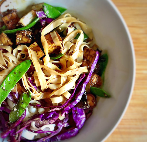 Vegane Reisnudel-bowl