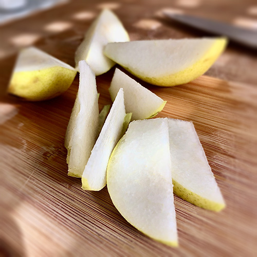 Rezept Schneller Fr&uuml;hst&uuml;ckskuchen  Birne in spalten
