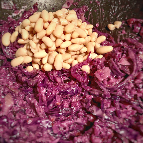 Rotkohl Lasagne - Bohnen untermischen