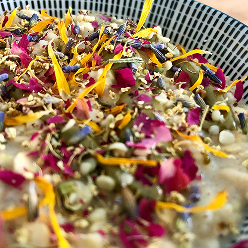 Gewürzporridge: Blüten